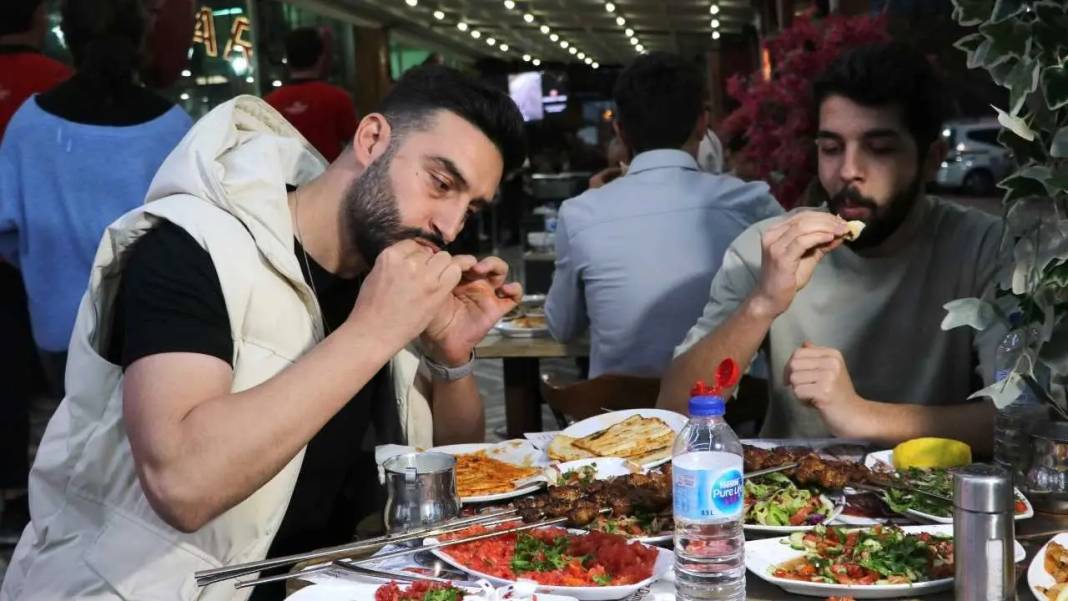Adana Lezzet Festivali Başlıyor: 1 Milyon Kişi Kebaba Koşacak! 2